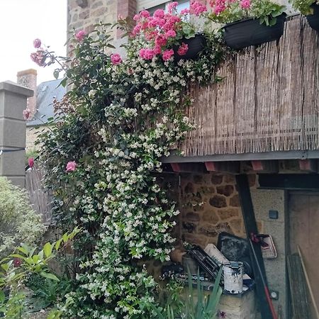 Les Gites De Lyly Pontorson Exterior foto